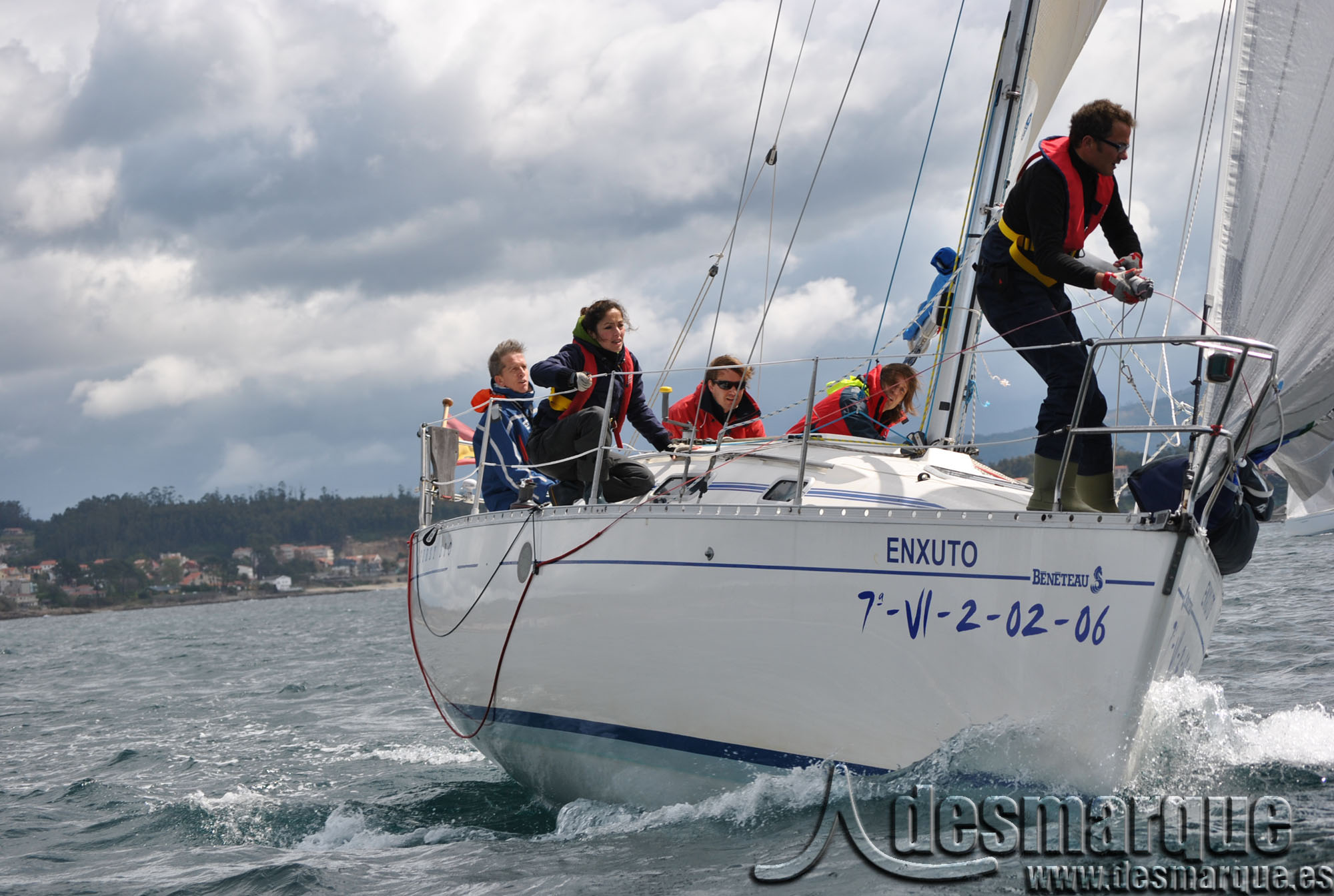 ENXUTO_domina_en_crucero-regata_Medios_copia