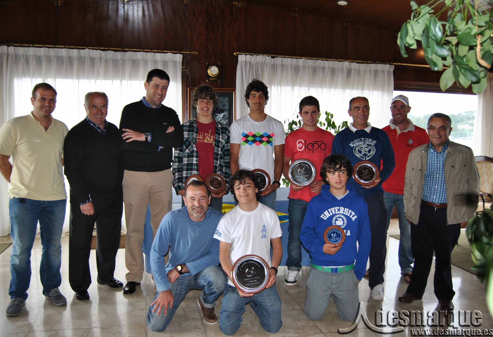 Foto_familia_premiados_y_directivos_medios