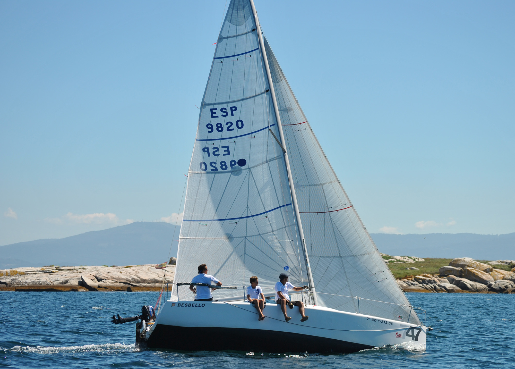 FESBELLO_ganador_en_CR_frente_a_la_costa_da_pennsula_do_Grove_medios