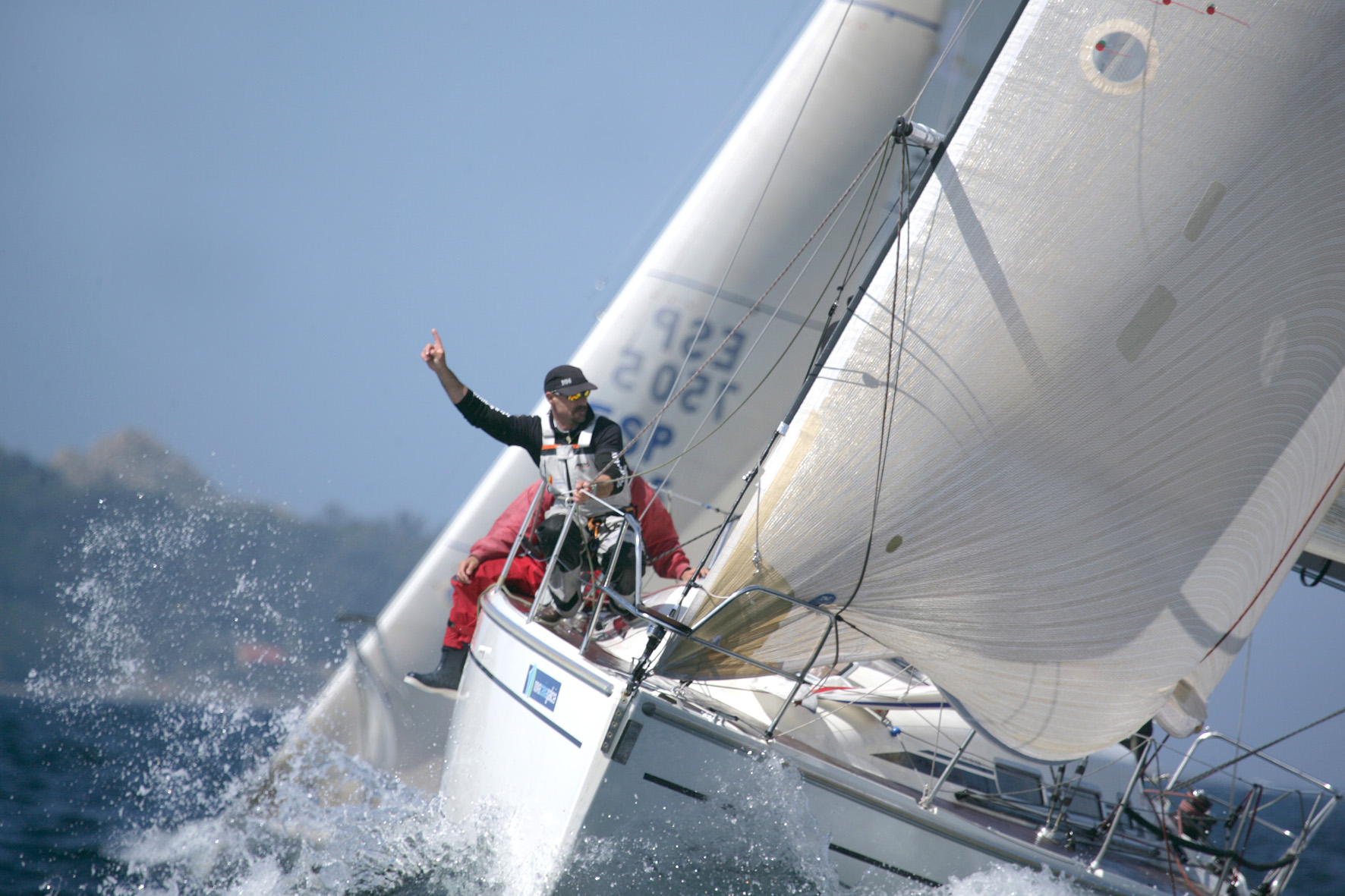 Marcando_la_llegada_a_barlovento_medios