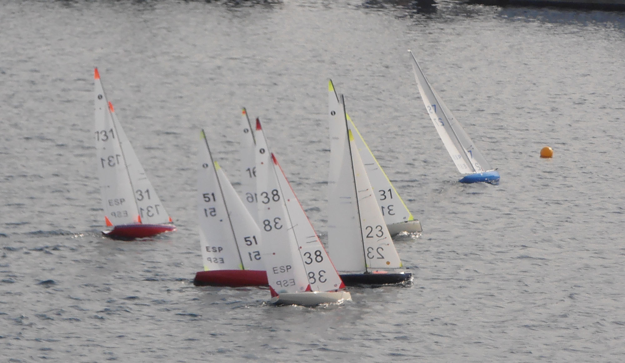 Barcos_dirigindose_a_boya_medios