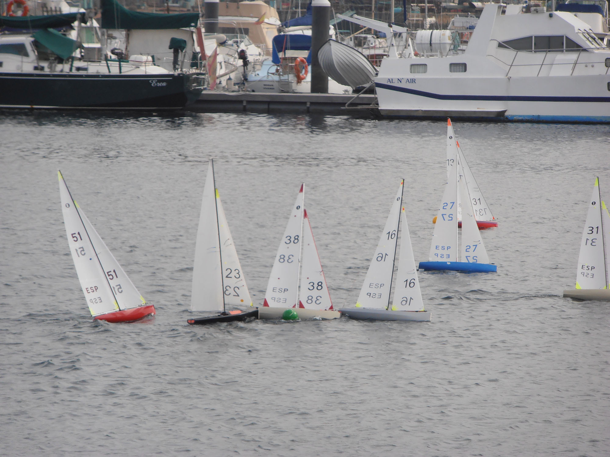 Barcos_en_baliza_medios