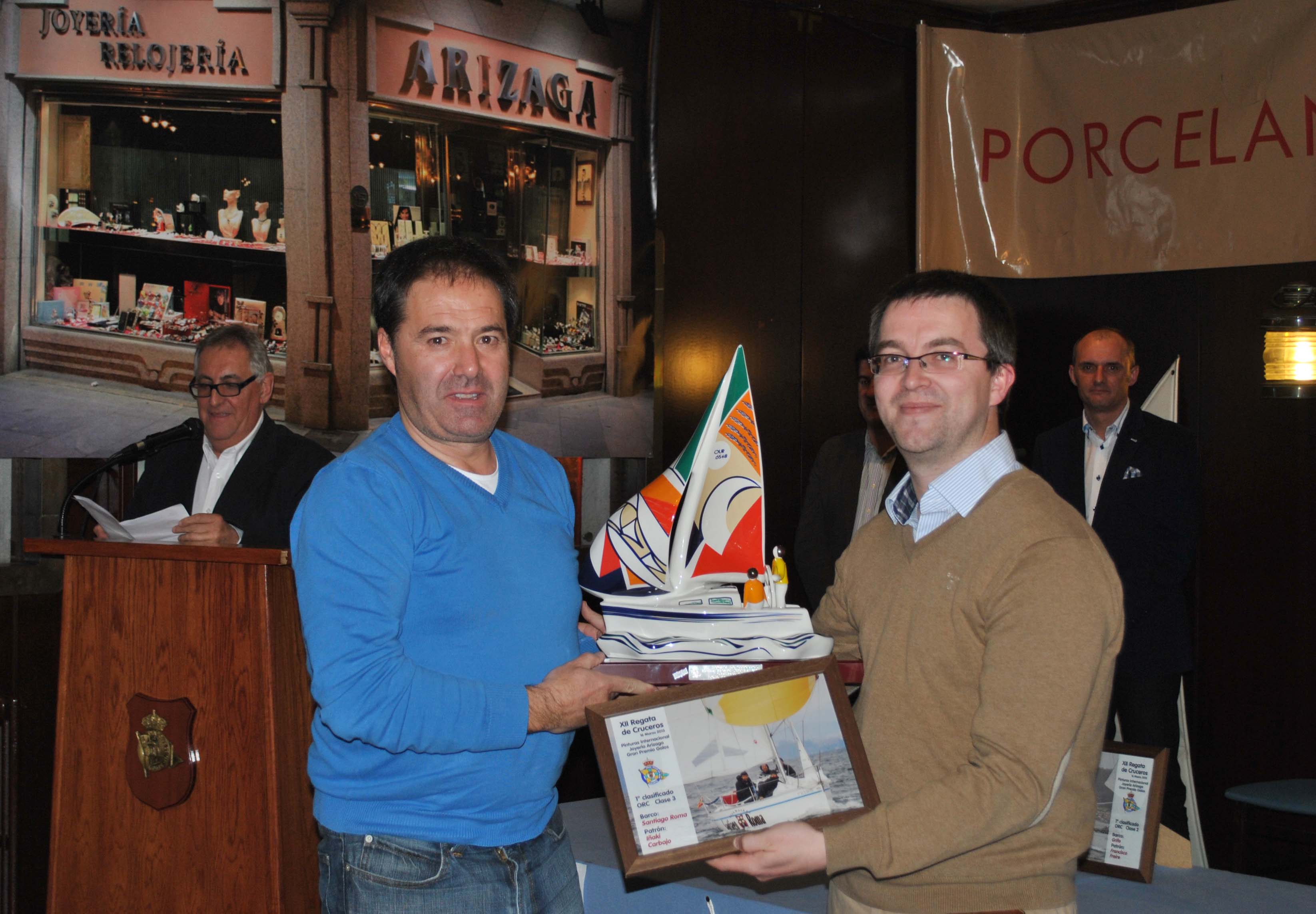 5SANTIAGO_ROMA_recibe_premio_del_Concelleiro_Deportes_M5n_medios