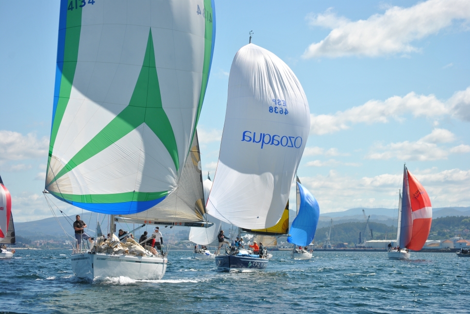 Flota_con_Spi_1_Ozoaqua_Regata_medios