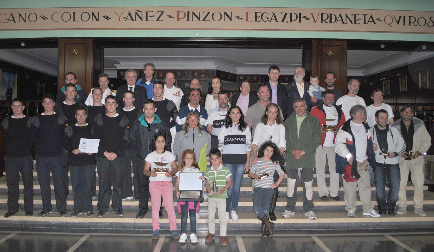 3_Foto_de_familia_ganadores_MEDIOS