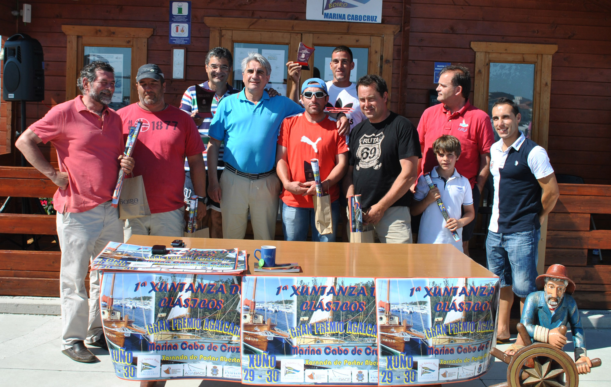 1Foto_familia_premiados_y_autoridades_medios