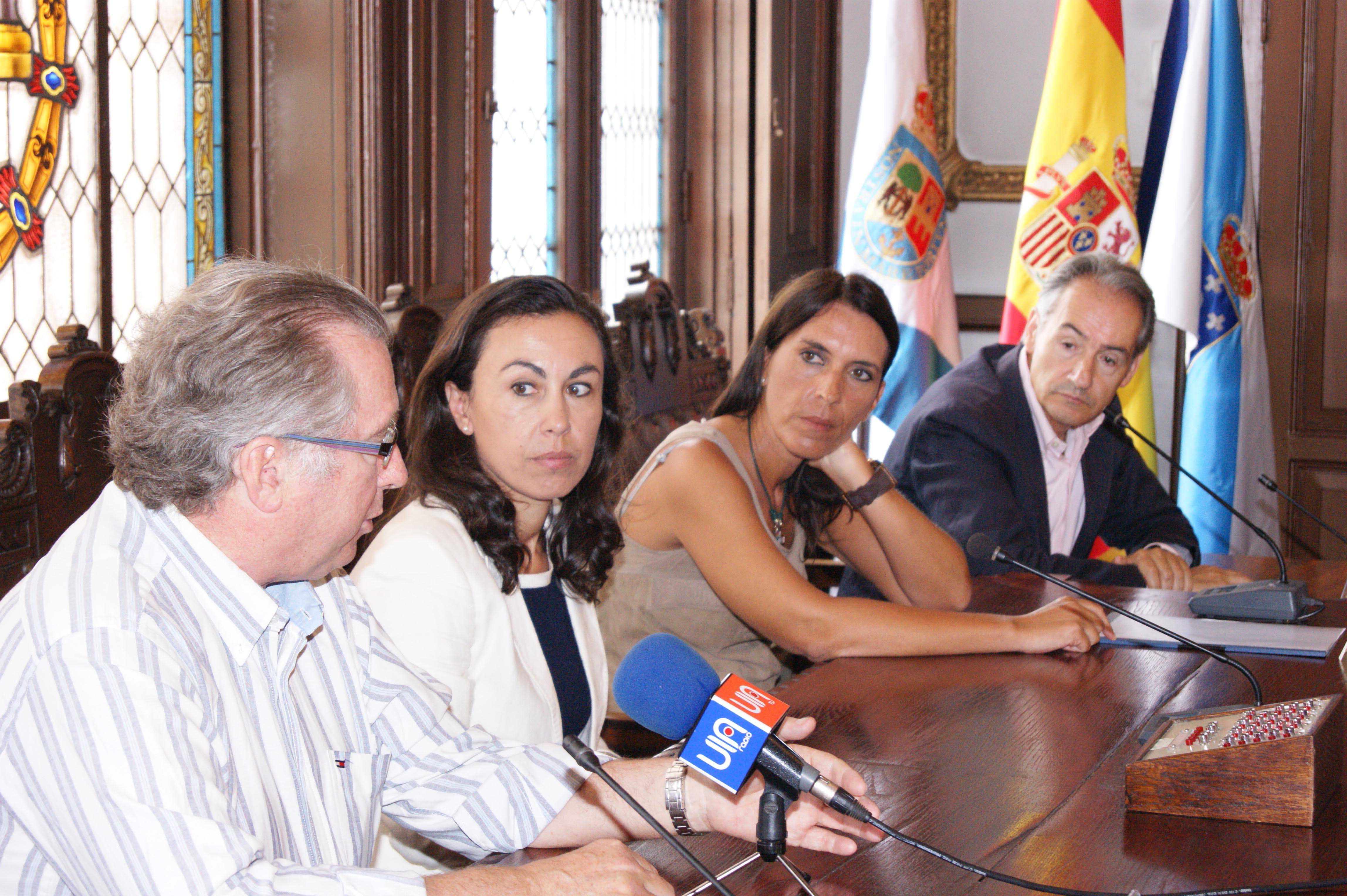 Presidente_Agabace_y_Aguete_dirigindose_medios_y_publico_medios