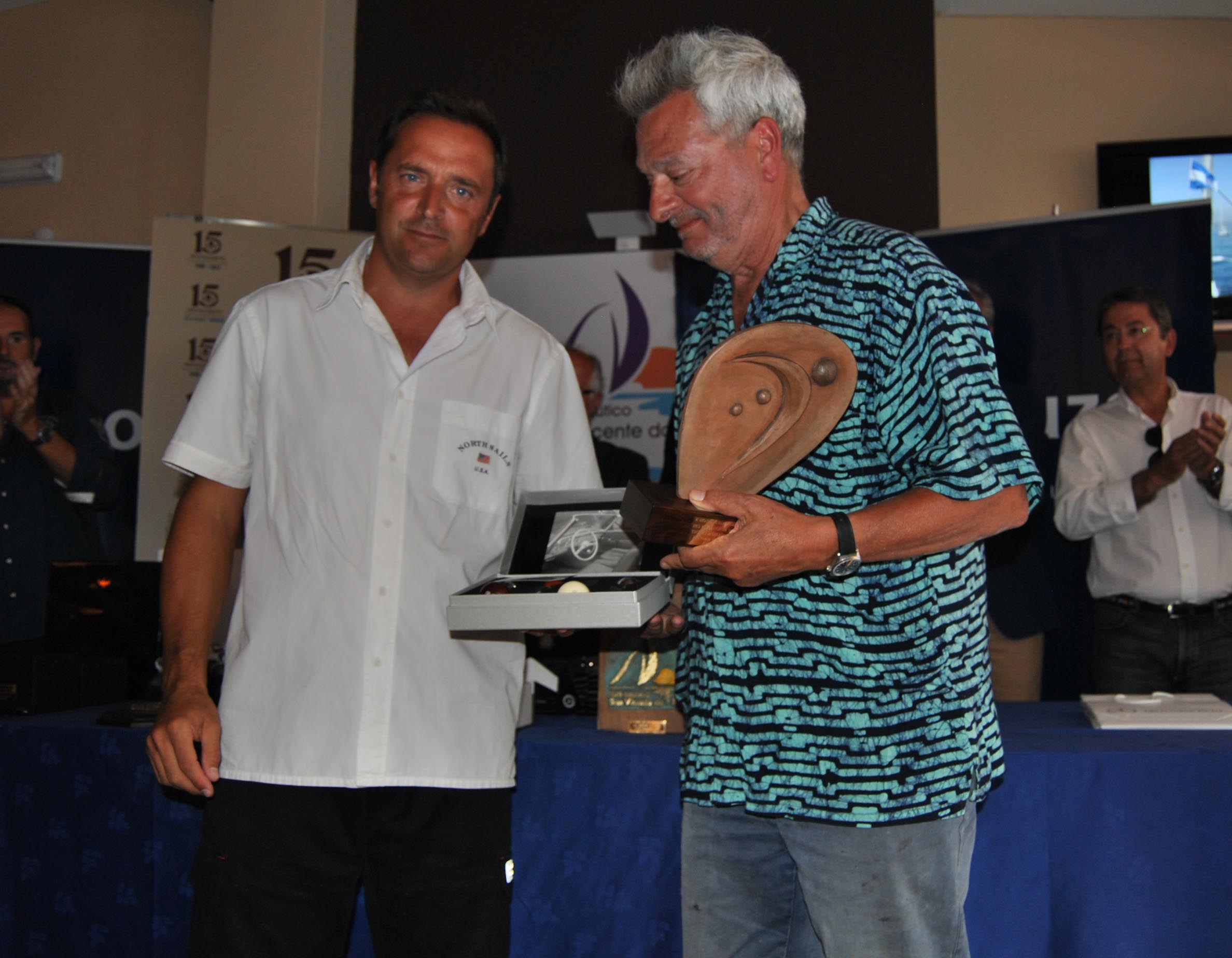 3Louzao_entregando_premio_medios