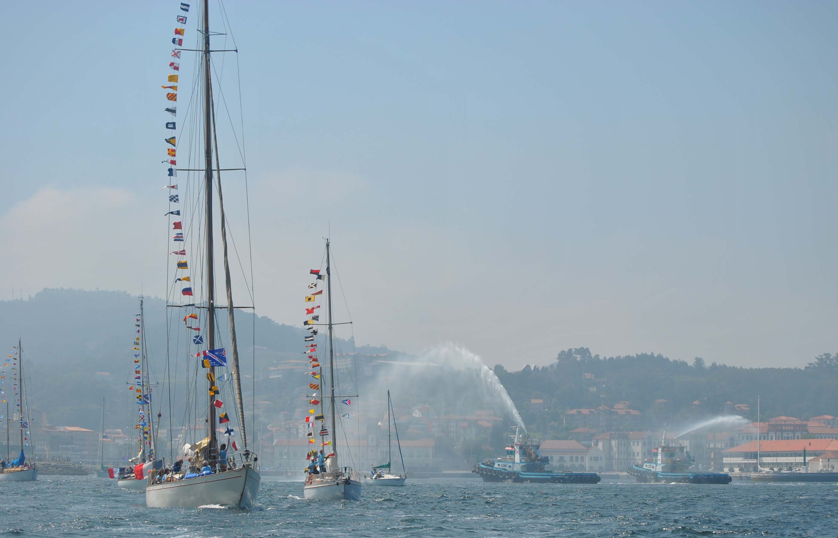 Pasando_frente_al_paseo_Martimo_medios