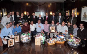6Foto familia premiados y autoridades (medios)