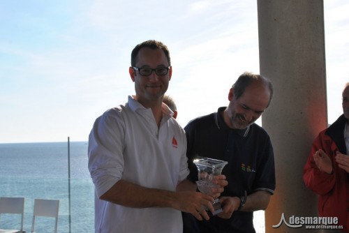 El Sebrala 2 Recogiendo el premio de vencedor en la clase 1 - © desmarque organización de regatas Pconlogo00001