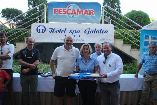 3 Tripulación del Ay Carmela, vencedor en la clase A DOS