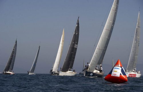 4Los grandes barcos compitieron hoy en el exterior de la bahía de Baiona - - Foto Miguel Riopa