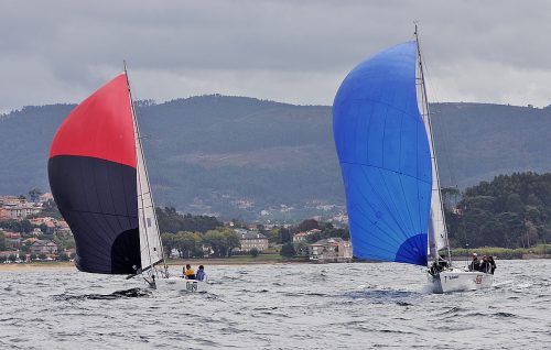 2okofen-y-miudo-mantuvieron-un-duro-mano-a-mano-en-la-bahia-de-baiona-foto-rosana-calvo