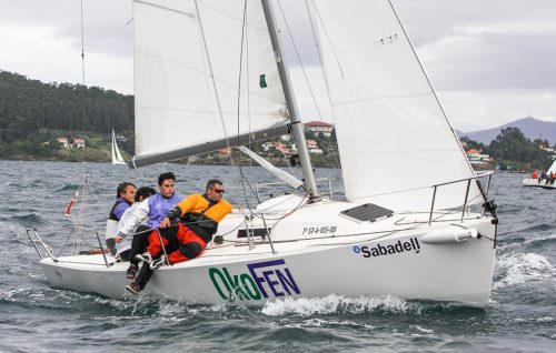 el-okofen-de-javier-de-la-gandara-lidera-el-trofeo-banco-sabadell-clase-j80-foto-rosana-calvo