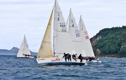 el-trofeo-banco-sabadell-clase-j80-se-decide-este-sabado-en-baiona-foto-rosana-calvo