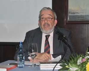 Profesor_D_Agustin_Rodriguez_dando_la_conferencia