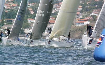 ACEITES ABRIL PRIMER LÍDER DE GRUPO DEL TROFEO REPSOL GANANDO LA COSTERA  ENTRE BAIONA Y SANXENXO