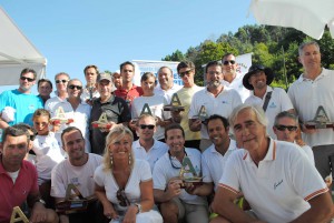 Foto_de_familia_de_premiados_y_autoridades_medios