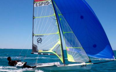 LOS ALONSO Y LOS PAZ COMPARTEN LA 1ª PLAZA  EN 49 er DEL CAMPEONATO DE ESPAÑA DE CLASES OLÍMPICAS