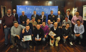 3Foto_familia_premiados_Autoridades_medios