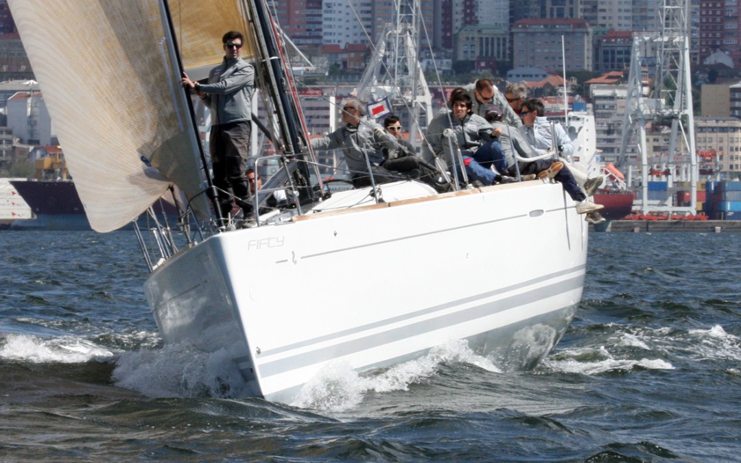 FIFTY LIDERA EL GRUPO DE LOS GRANDES VELEROS EN EL ARRANQUE DEL TROFEO BODEGAS TERRAS GAUDA