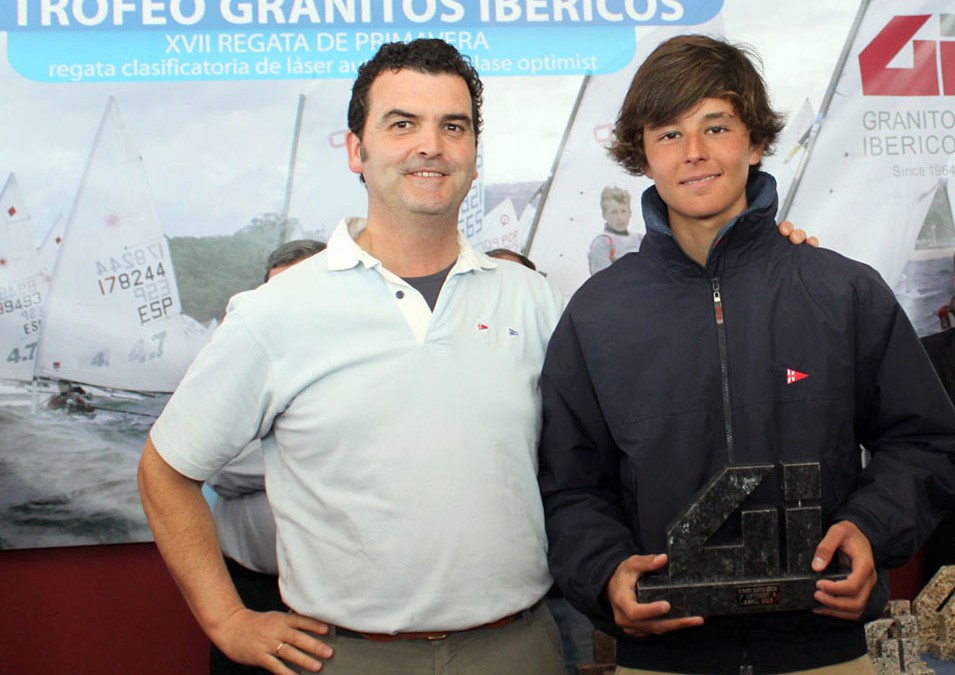 GONZALO MARTÍNEZ BRILLANTE VENCEDOR DEL VI TROFEO GRANITO IBÉRICOS DE VELA LIGERA DE CANIDO