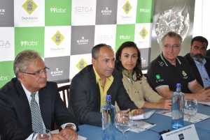 3Bartolo_Rojas_de_EDOX_dirigindose_a_los_presentes_medios