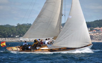 CYRENNE Y AROSA X PRIMEROS LIDERES DE LA VI REGATA ILLAS ATLÁNTICAS RED ELECTRICA DE ESPAÑA  DE BARCOS CLÁSICOS Y DE ÉPOCA