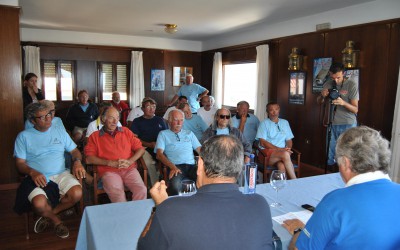 ESPECTACULAR PARADA NAVAL FRENTE AL PASEO MARÍTIMO DE MARÍN DE LOS YATES FRANCESES CLÁSICOS DEL RALLY  LA BAULE-GALICIA