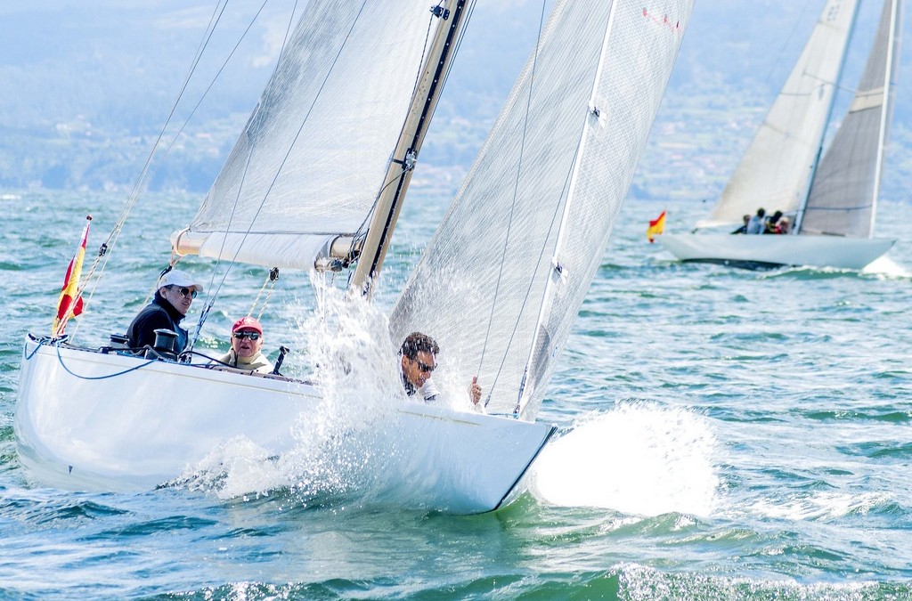 Última puesta a punto de la flota de 6mR en Sanxenxo