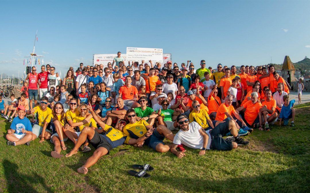 Nuevo éxito solidario  del Vertiatlón de Baiona