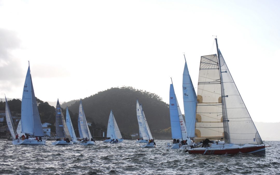 Entretenida segunda etapa del XXI Trofeo de Navidad cruceros en la Ría de Pontevedra, aun que con menos viento del esperado y mar de fondo