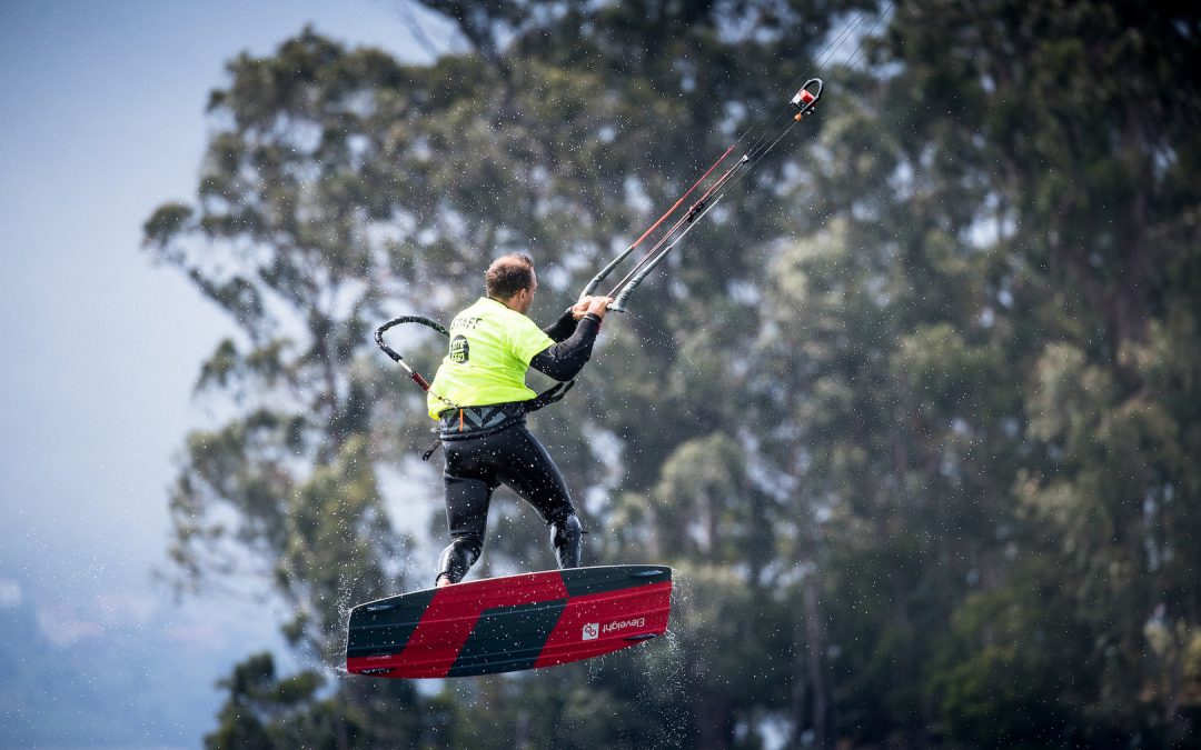 Riders de primer nivel en la exhibición de Freestyle del III KiteFest Cesantes