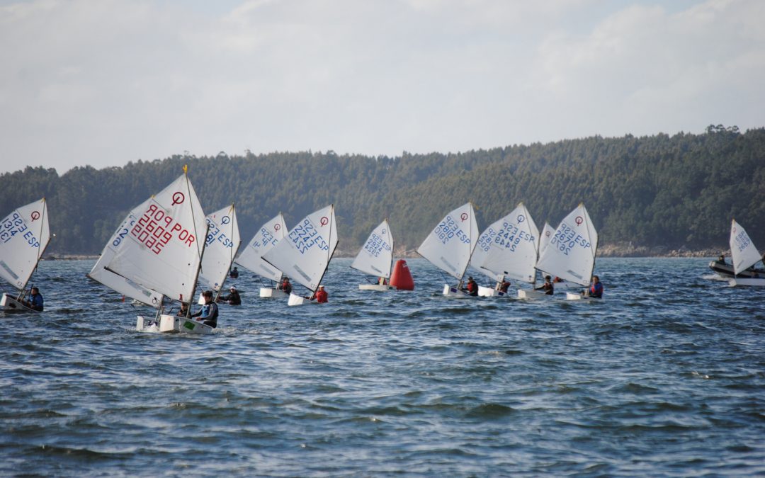 Reparto de oros entre A Coruña y Sanxenxo en la Regata Sostenible Real Club Mar Aguete – Trofeo Concello de Marín para Optimist