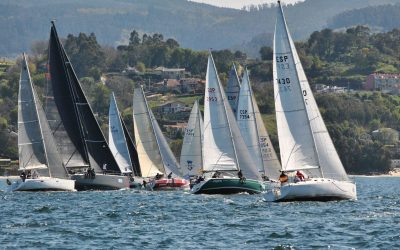 La flota de la 7ª Regata Interclubes se comprime en cabeza para la recta final del circuito