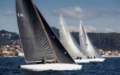 Los favoritos “Bribon 500” y “Seljm” siguen dominando la flota de 6 Metros en Sanxenxo