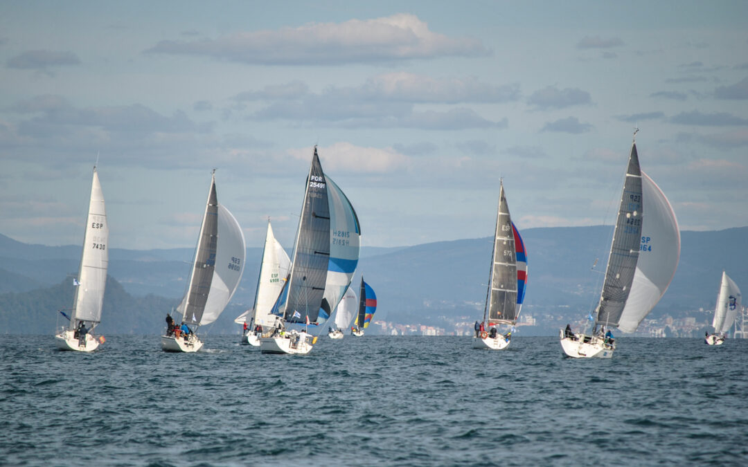 La flota de la 8ª Regata Interclubes afronta este sábado el penúltimo asalto en la ría de Pontevedra