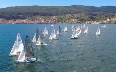 Gran jornada la vivida en Combarro con cuatro pruebas validadas en el primer día del Trofeo Repsol de Vaurien