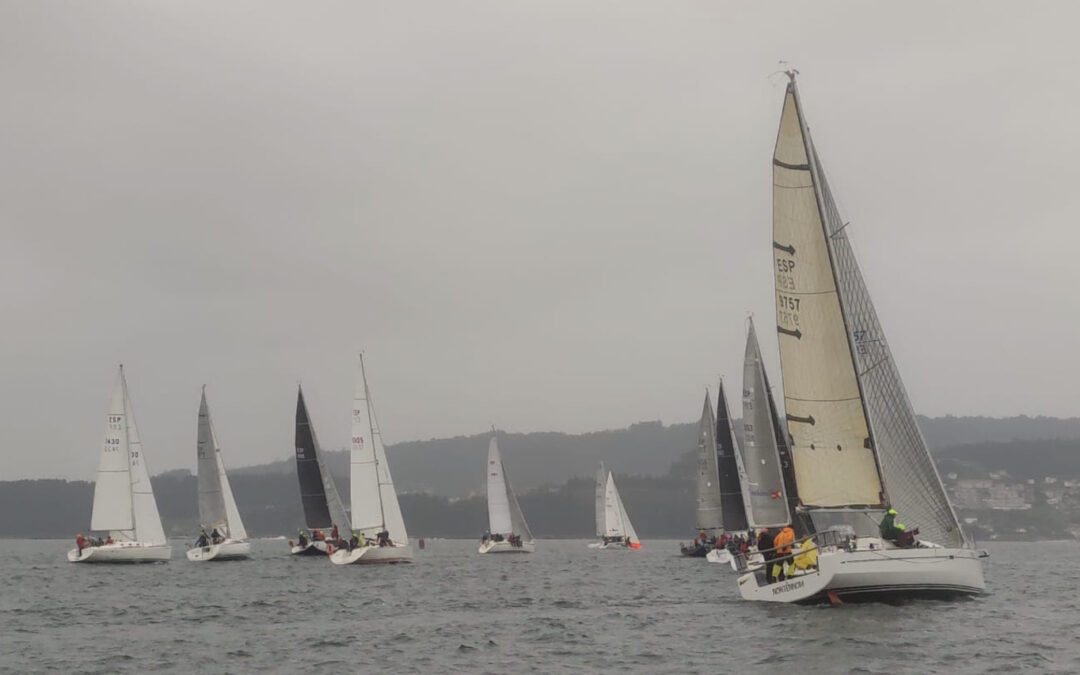 Ozosana, Ronáutica Marinas y Cinco Islas Albariño, primeros líderes del Trofeo Navidad de cruceros en Aguete