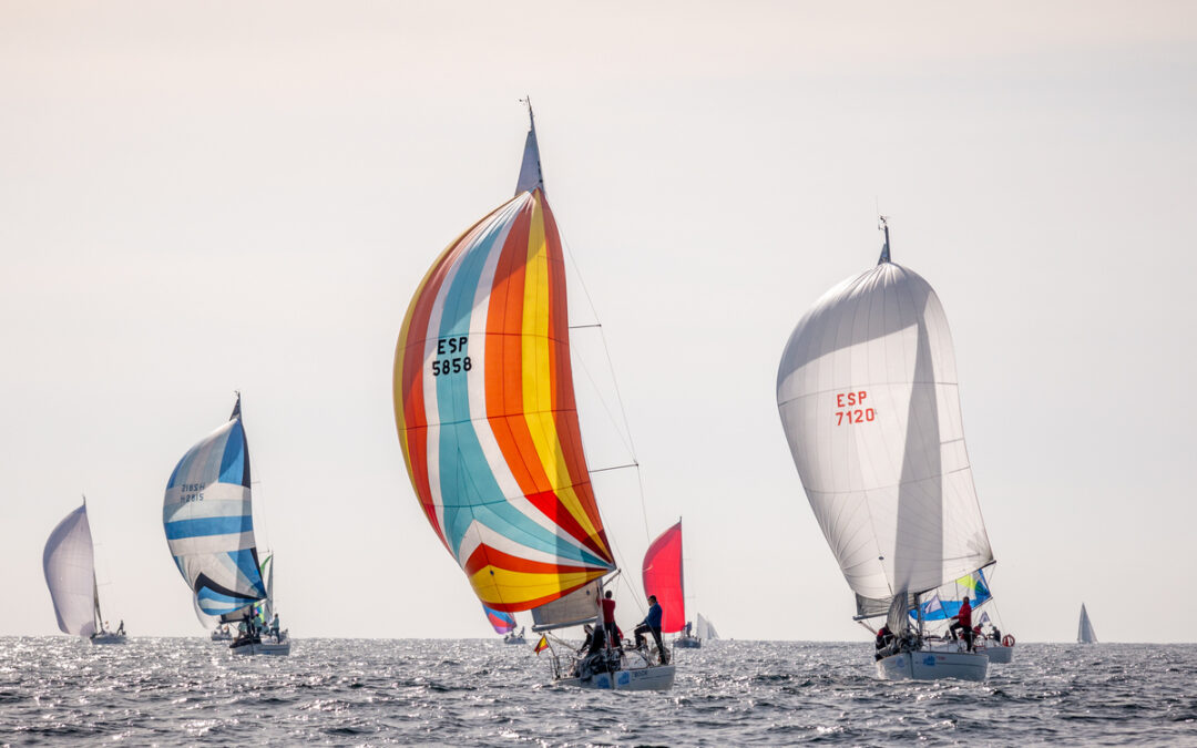 La Regata Interclubes Ría de Pontevedra cruza el ecuador de su décima edición