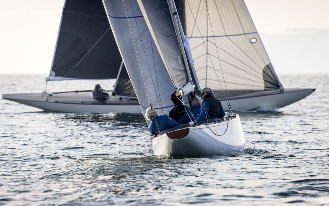 El Rey Juan Carlos, a la caña de “Bribon” vence la primera serie de la Liga de 6 Metros