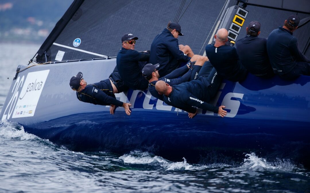 El sueco Artemis Racing domina en aguas de Galicia y vence en la 44 CUP de Baiona