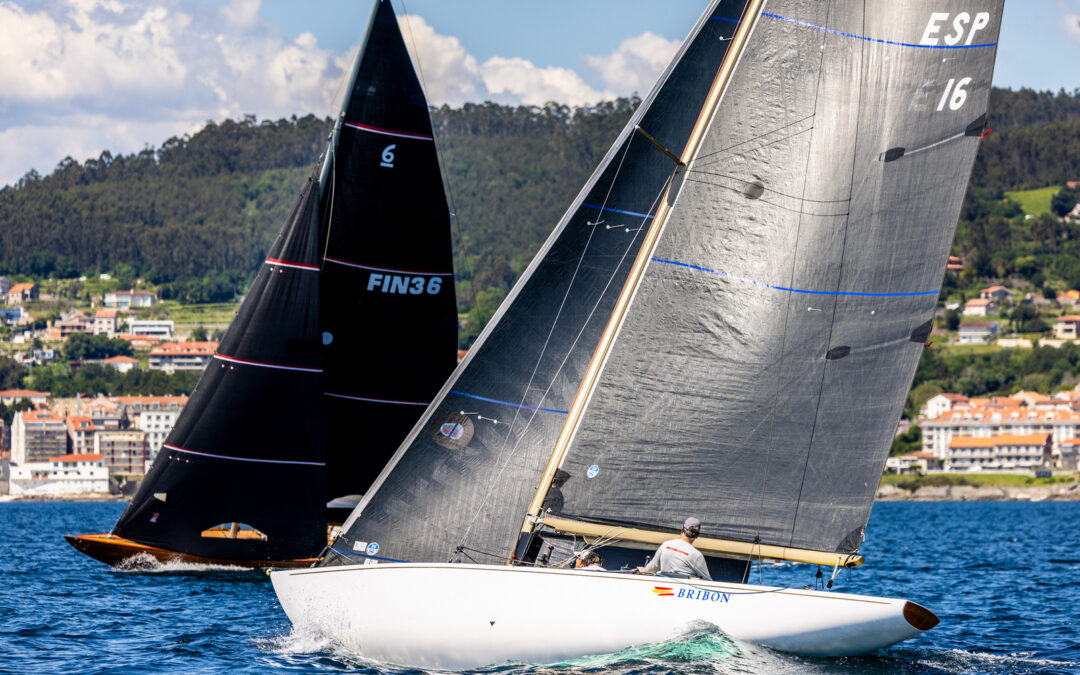 El “Bribon” se adjudica el Trofeo Xacobeo tras dos intensas jornadas de regatas en Sanxenxo