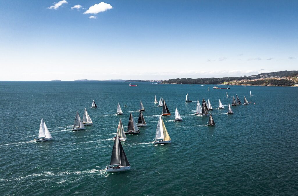 Viento y espectáculo en la cuarta etapa de la Regata Interclubes Ría de Pontevedra